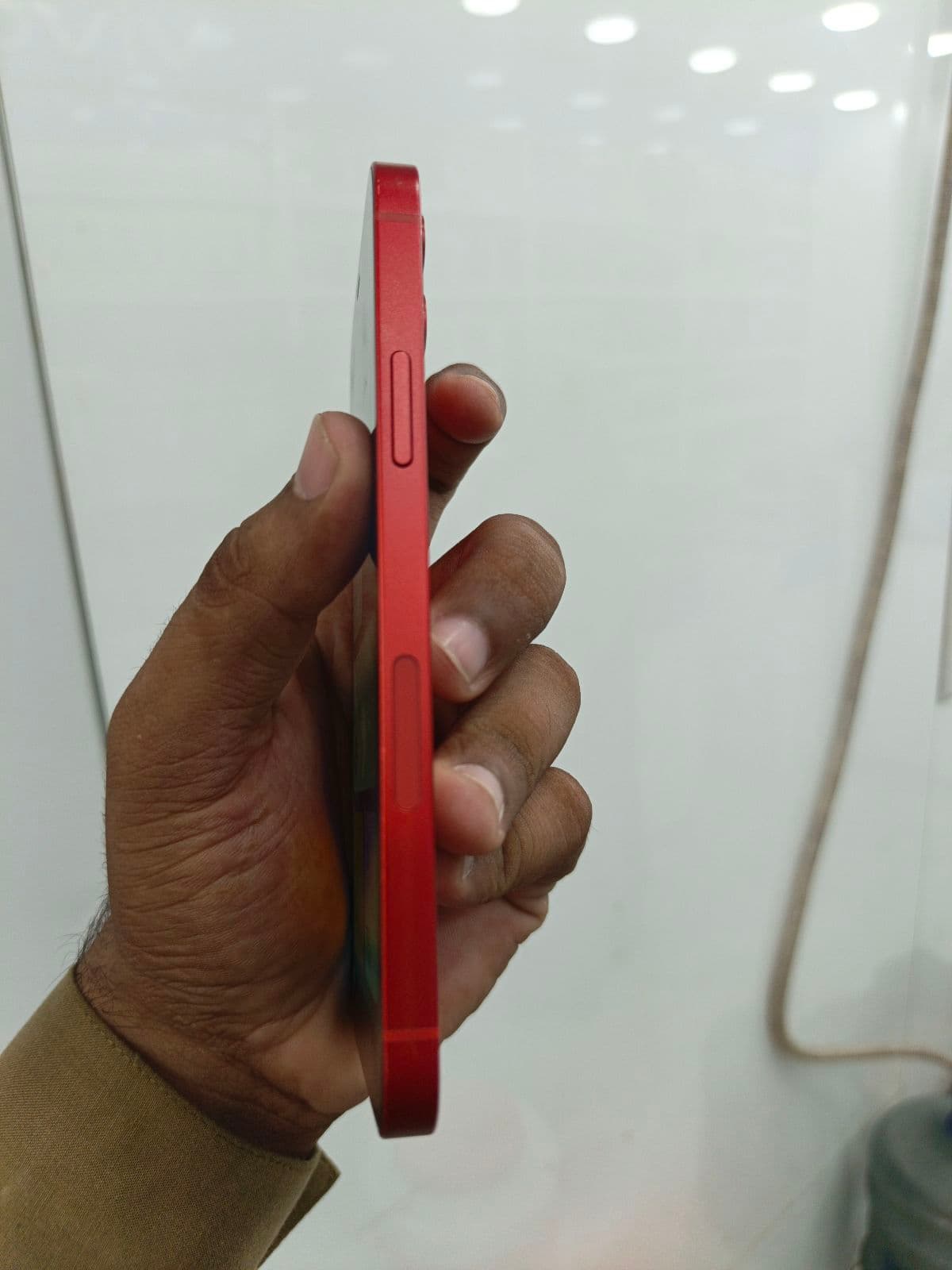 Apple iPhone 12 64GB in (PRODUCT)RED — photo 4