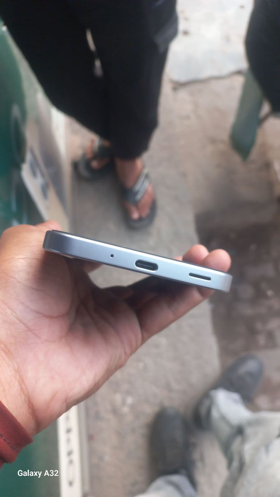 Samsung Galaxy A17 6GB / 128GB in Gray — photo 3