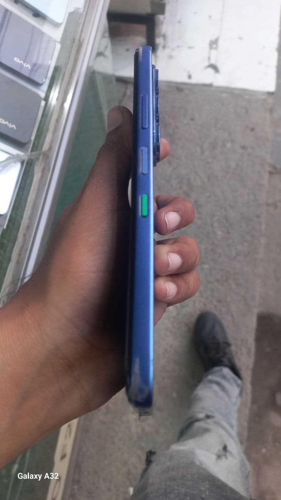 Infinix Hot 60i 6GB / 128GB in Shadow Blue — photo 4