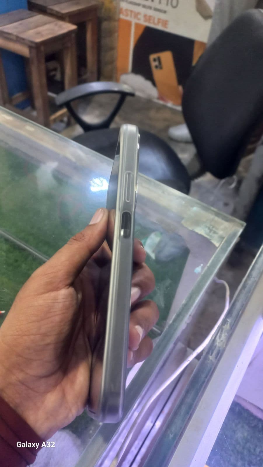Realme C85 8GB / 128GB in Swan Black — photo 3