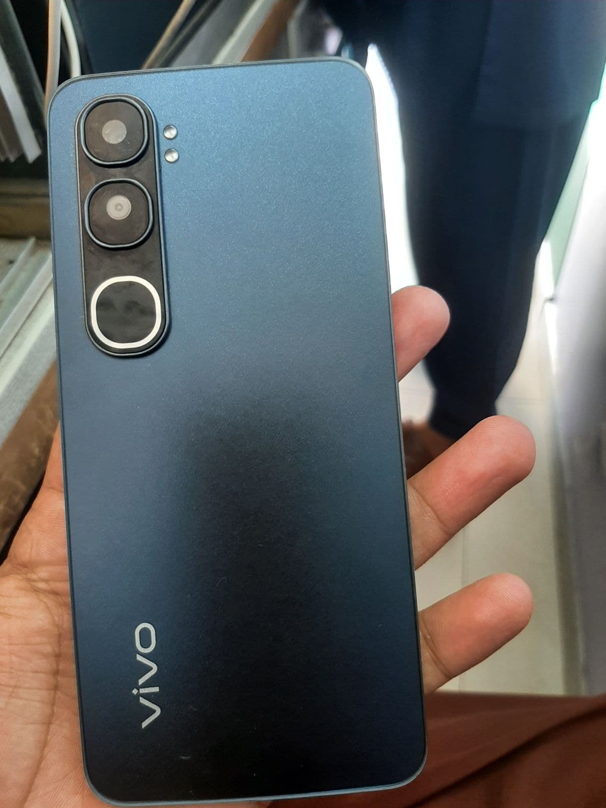 Vivo V40 8GB / 256GB in Ganges Blue — photo 1