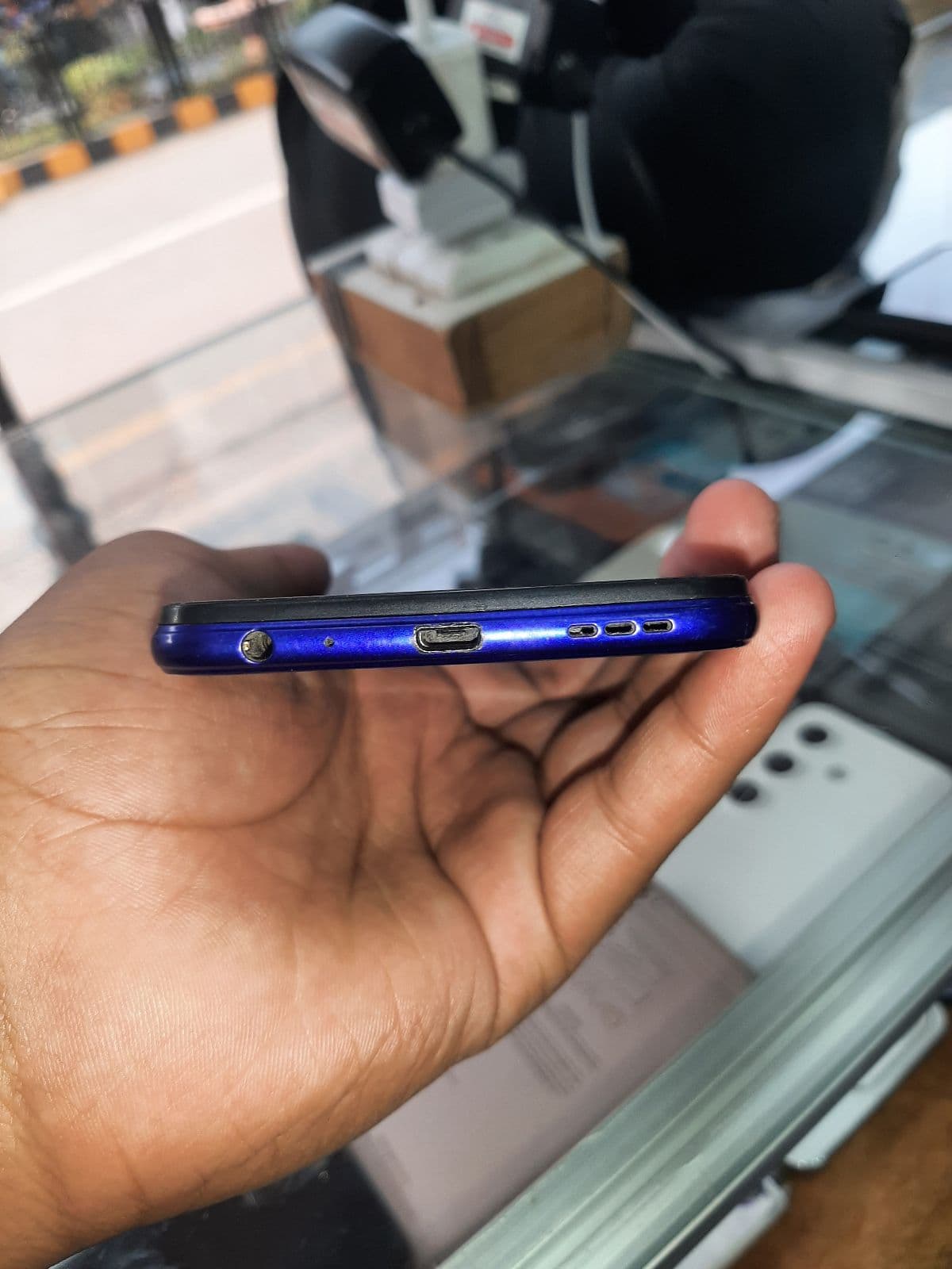 Vivo Y20s 6GB / 128GB in Purist Blue — photo 3
