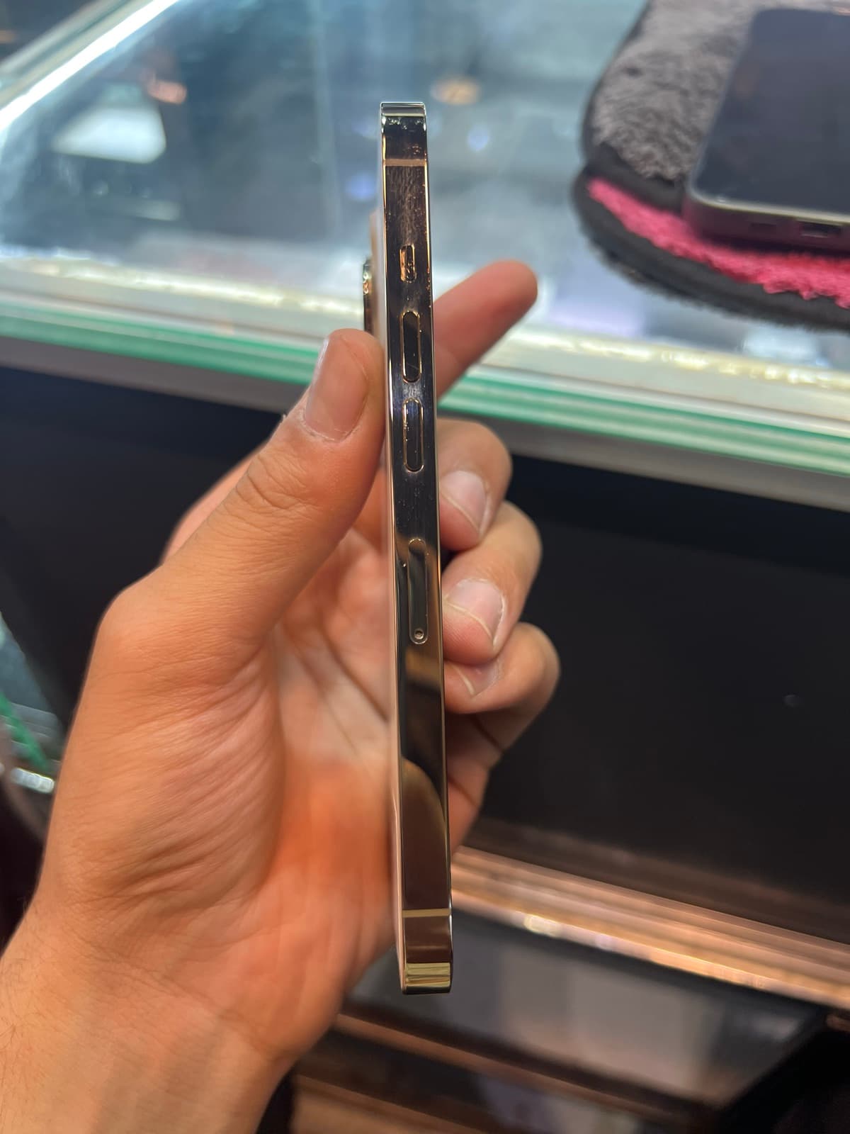Apple iPhone 13 Pro 128GB in Gold — photo 3