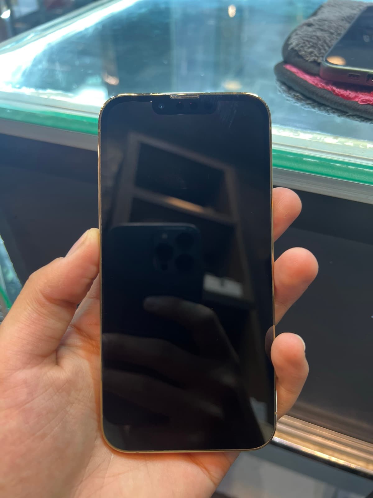 Apple iPhone 13 Pro 128GB in Gold — photo 4