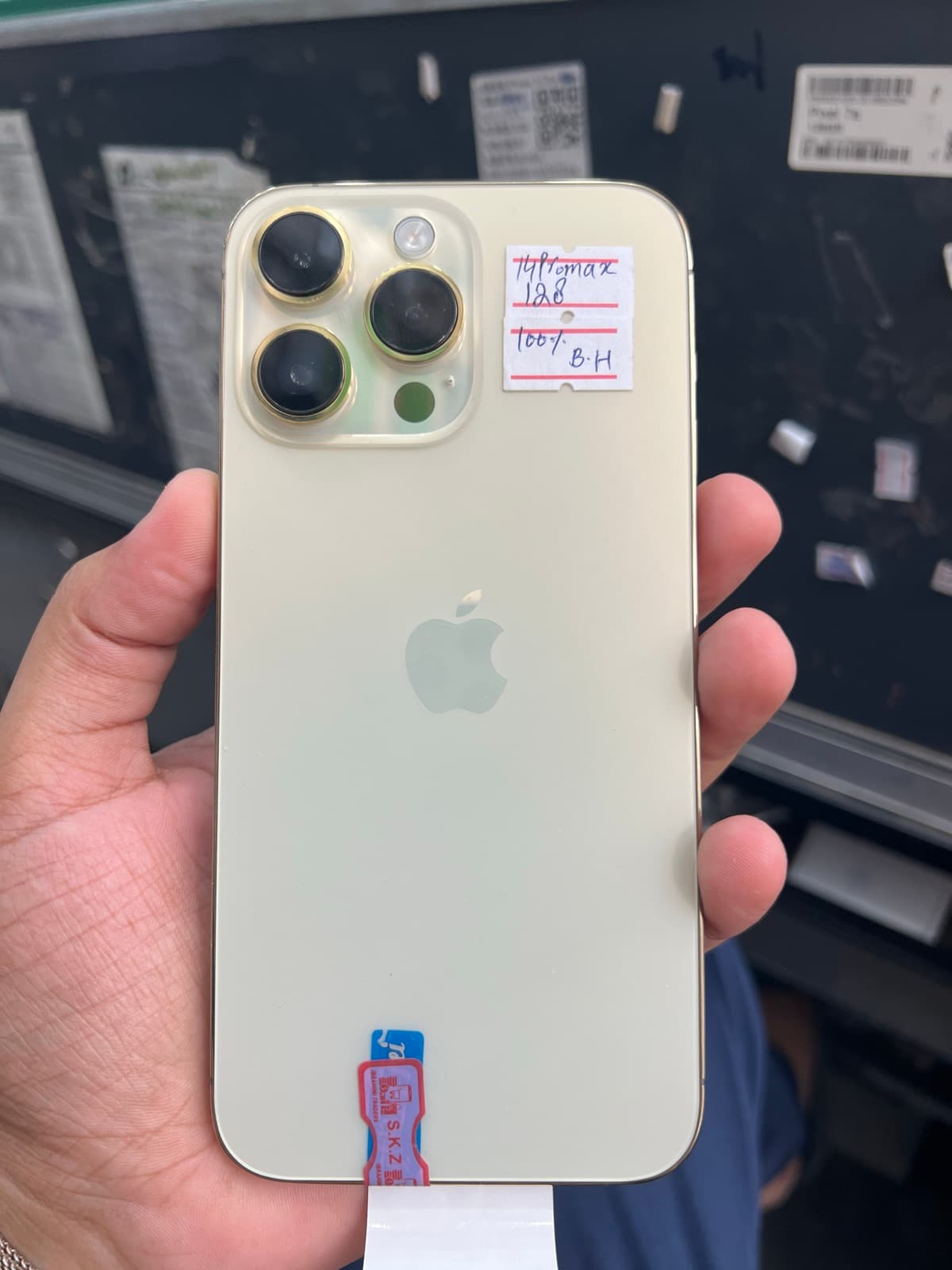 Apple iPhone 14 Pro Max 128GB in Gold — photo 2