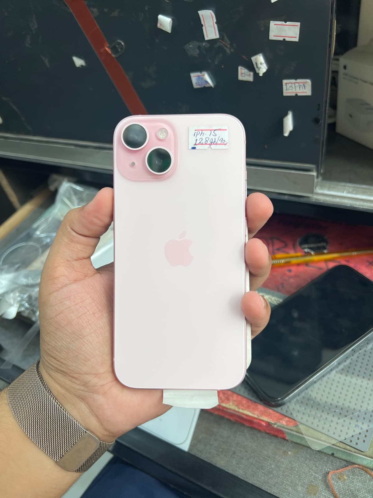 iPhone 15 · 128GB