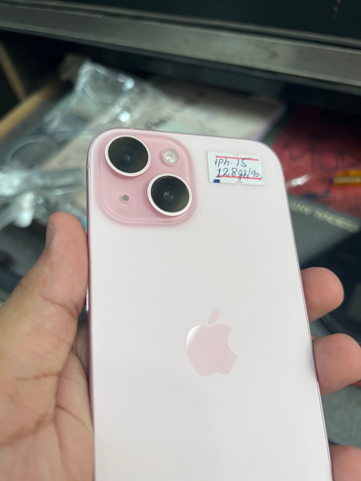 Apple iPhone 15 128GB in Pink — photo 2