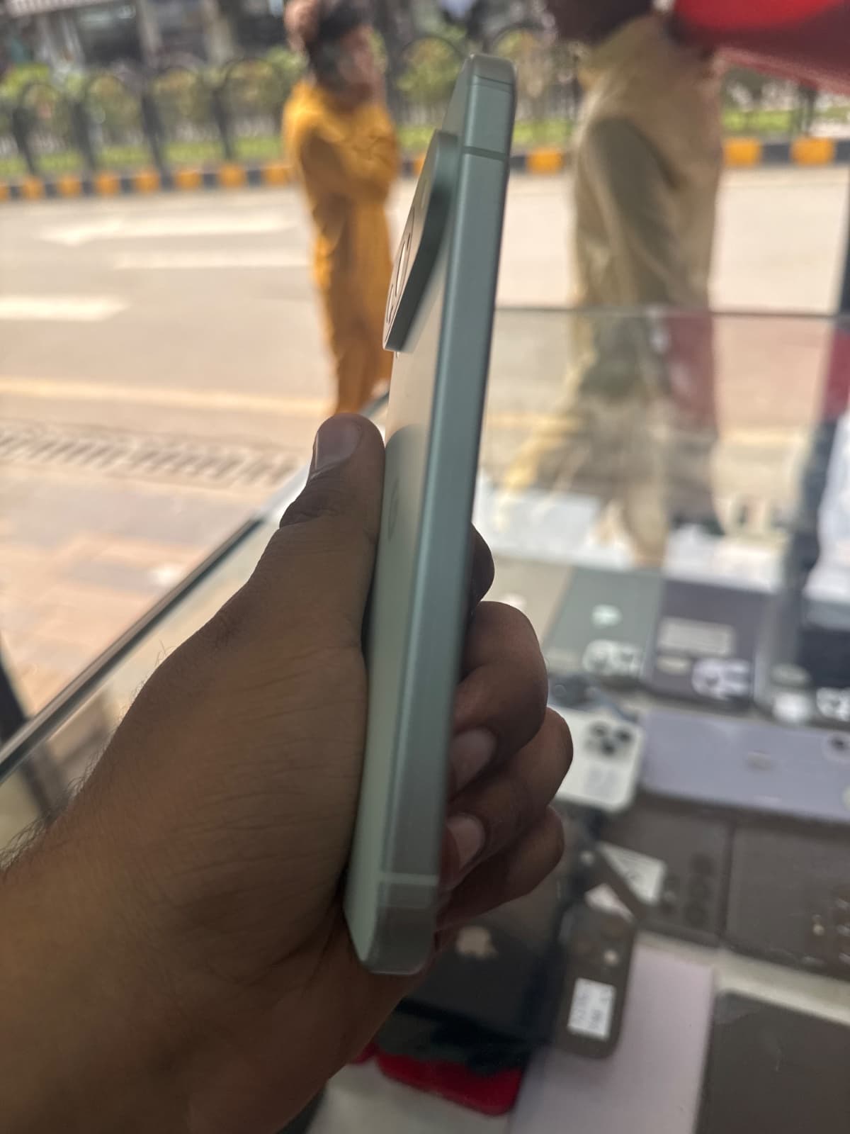 Google Pixel 9 12GB / 128GB in Wintergreen — photo 2