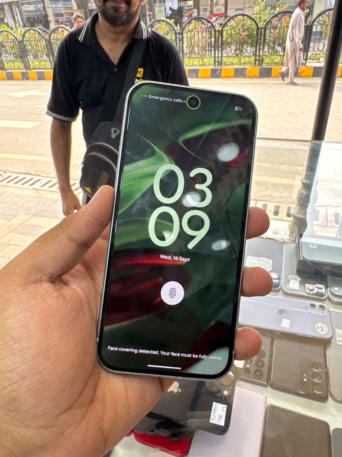 Google Pixel 9 12GB / 128GB in Wintergreen — photo 4