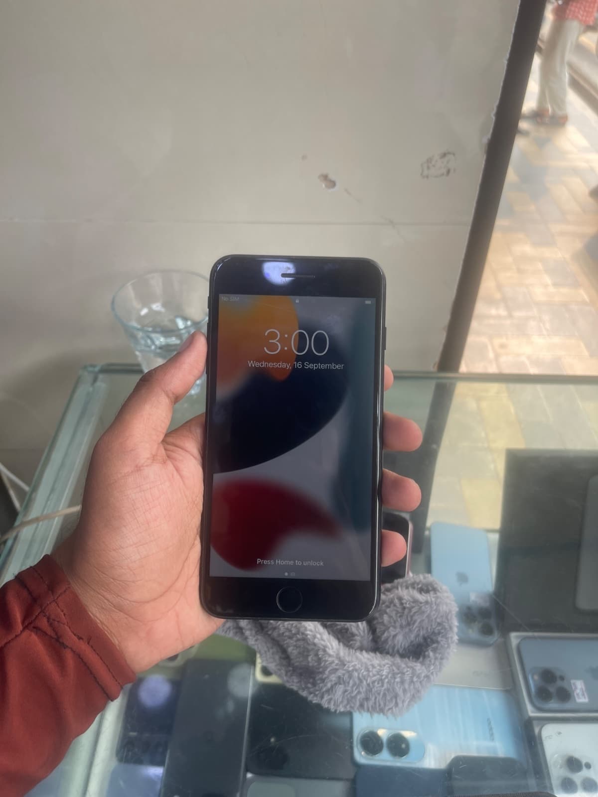 Apple iPhone 7 Plus 32GB in Black — photo 2