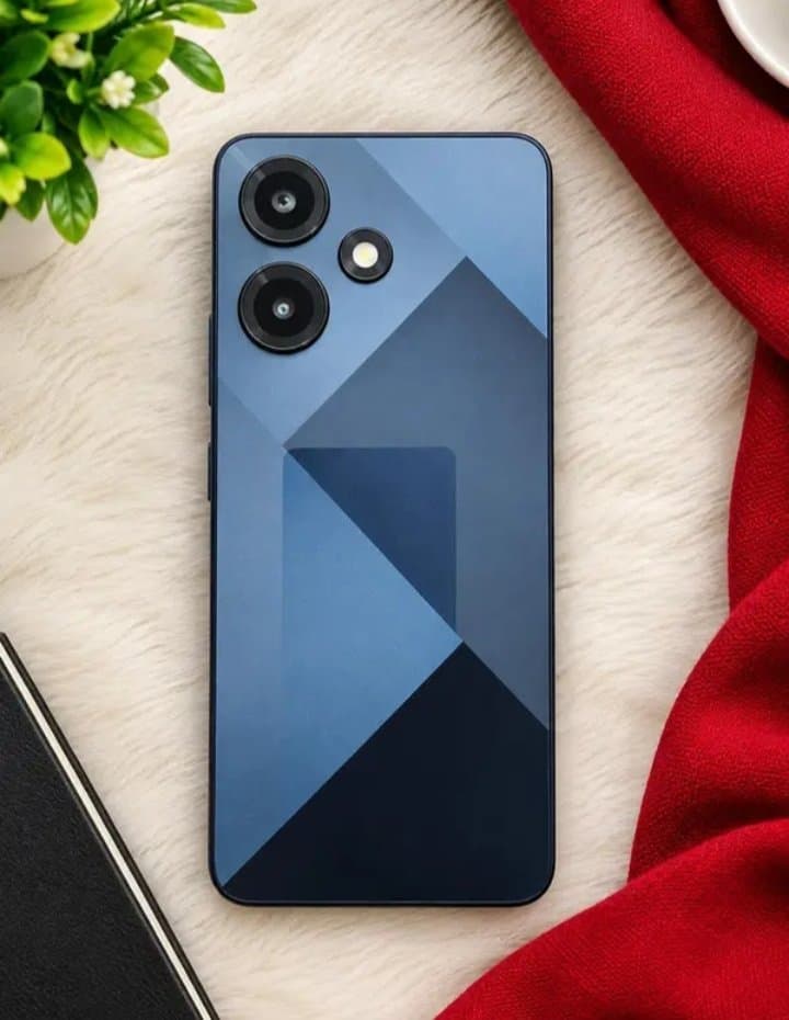 Infinix Hot 30 Play · 4GB / 64GB