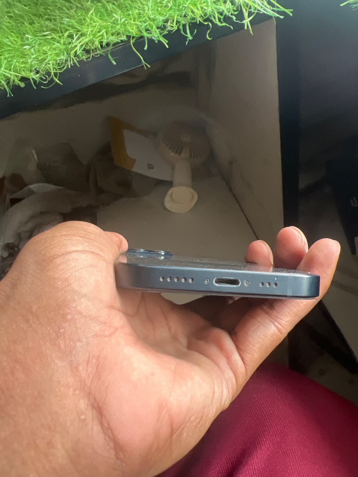 Apple iPhone 13 128GB in Midnight — photo 2