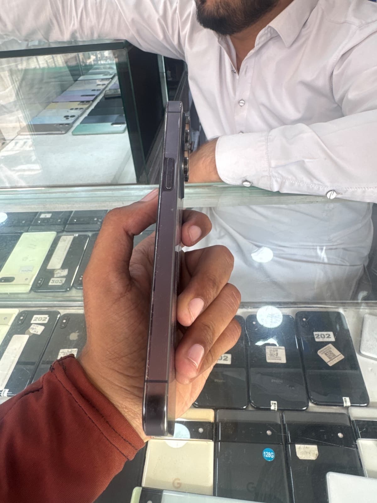 Apple iPhone 14 Pro Max 256GB in Deep Purple — photo 3