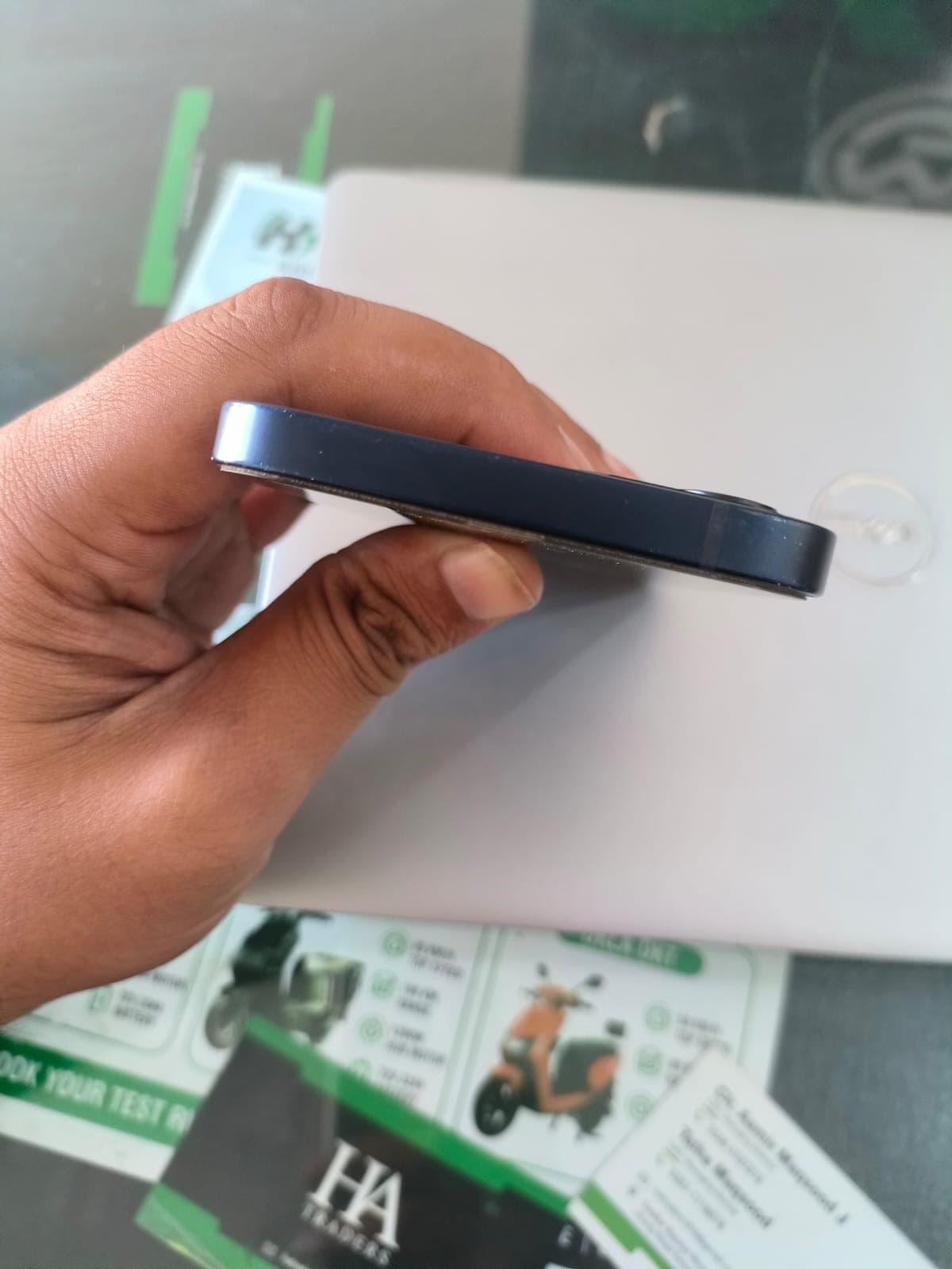 Apple iPhone 12 64GB in Black — photo 3