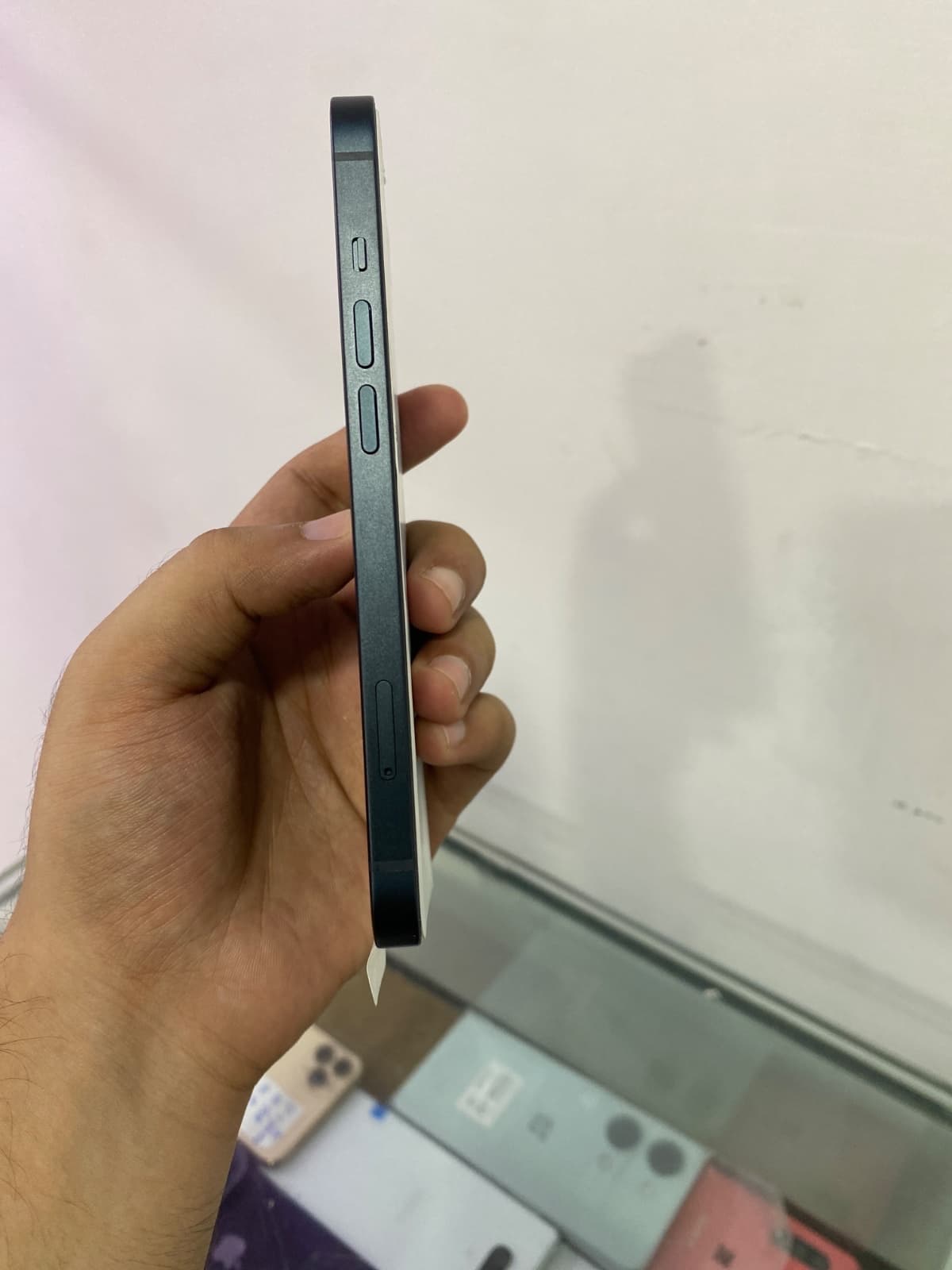 Apple iPhone 13 128GB in Midnight — photo 2