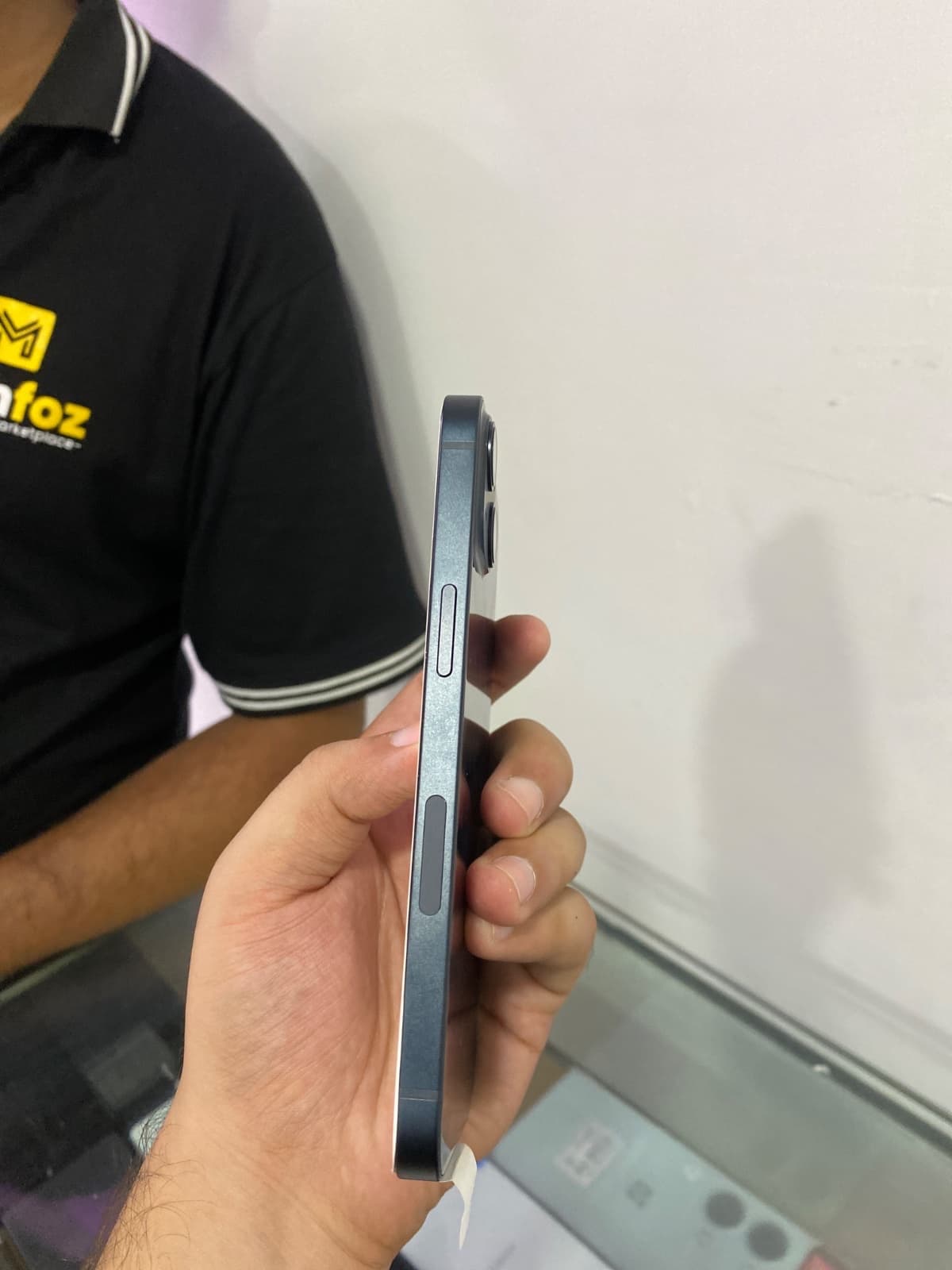 Apple iPhone 13 128GB in Midnight — photo 4