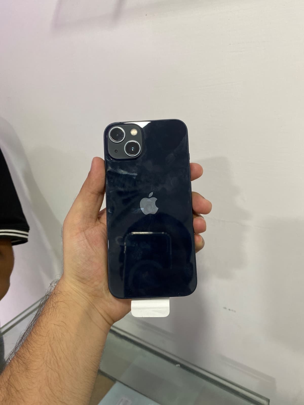 Apple iPhone 13 128GB in Midnight — photo 5