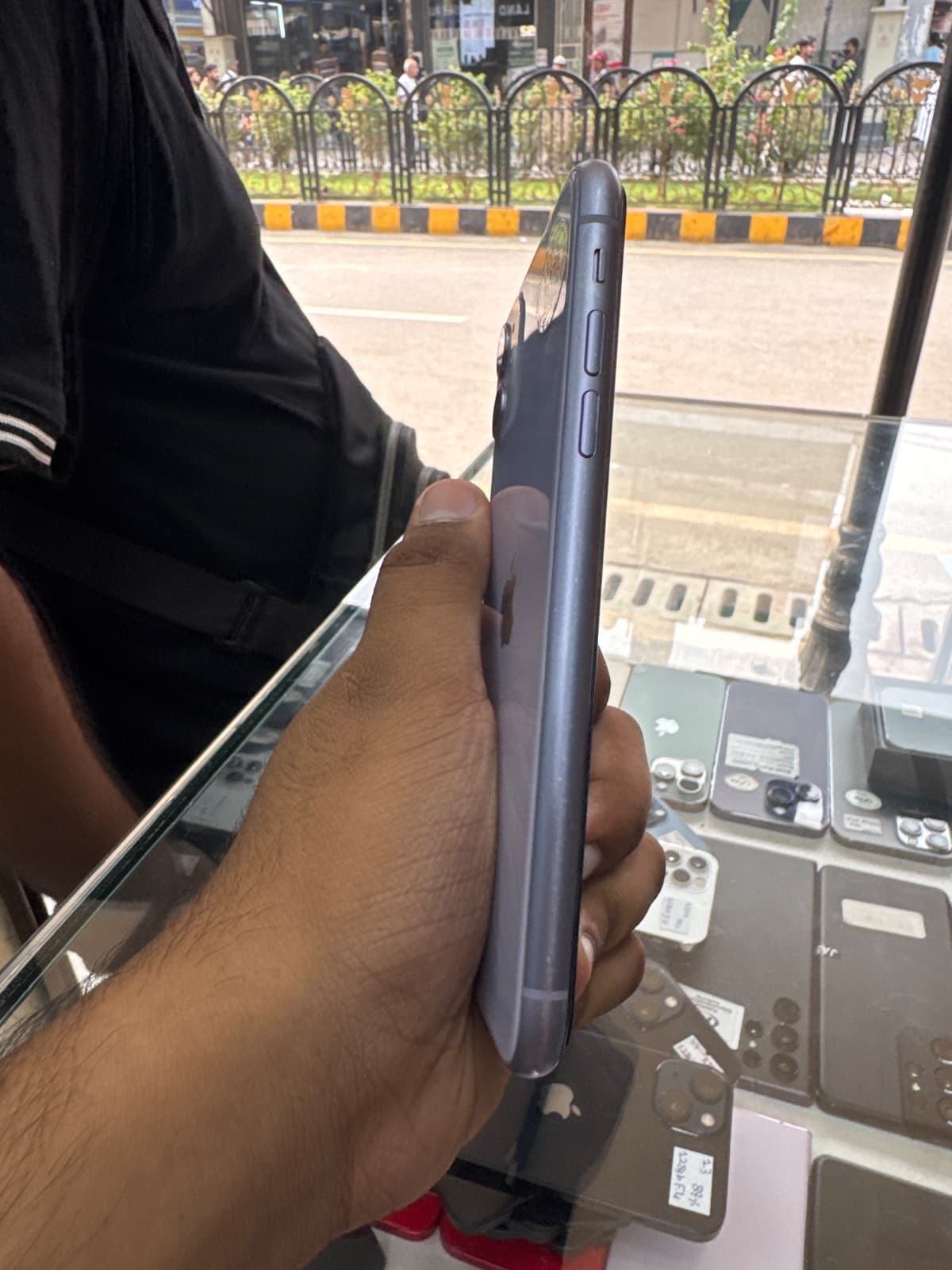 Apple iPhone 11 64GB in Purple — photo 2