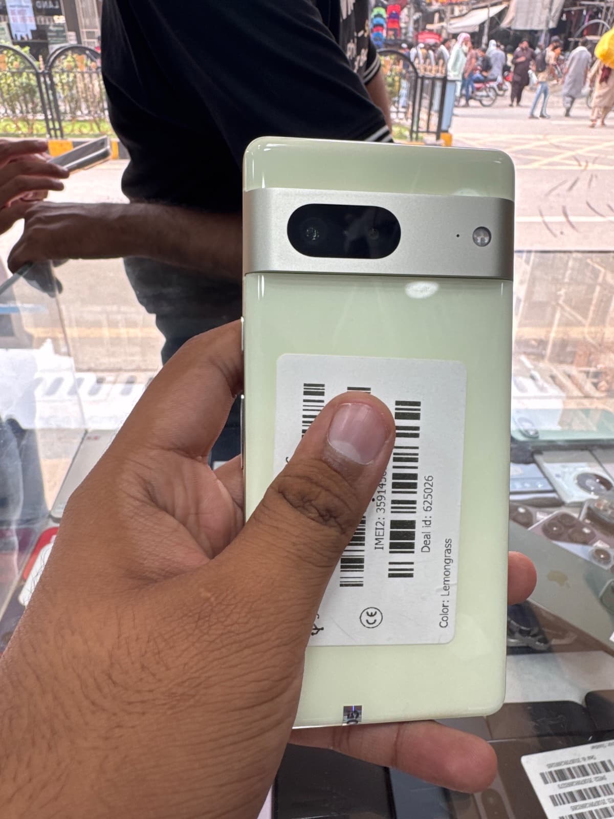 Google Pixel 7 8GB / 128GB in Lemongrass — photo 1