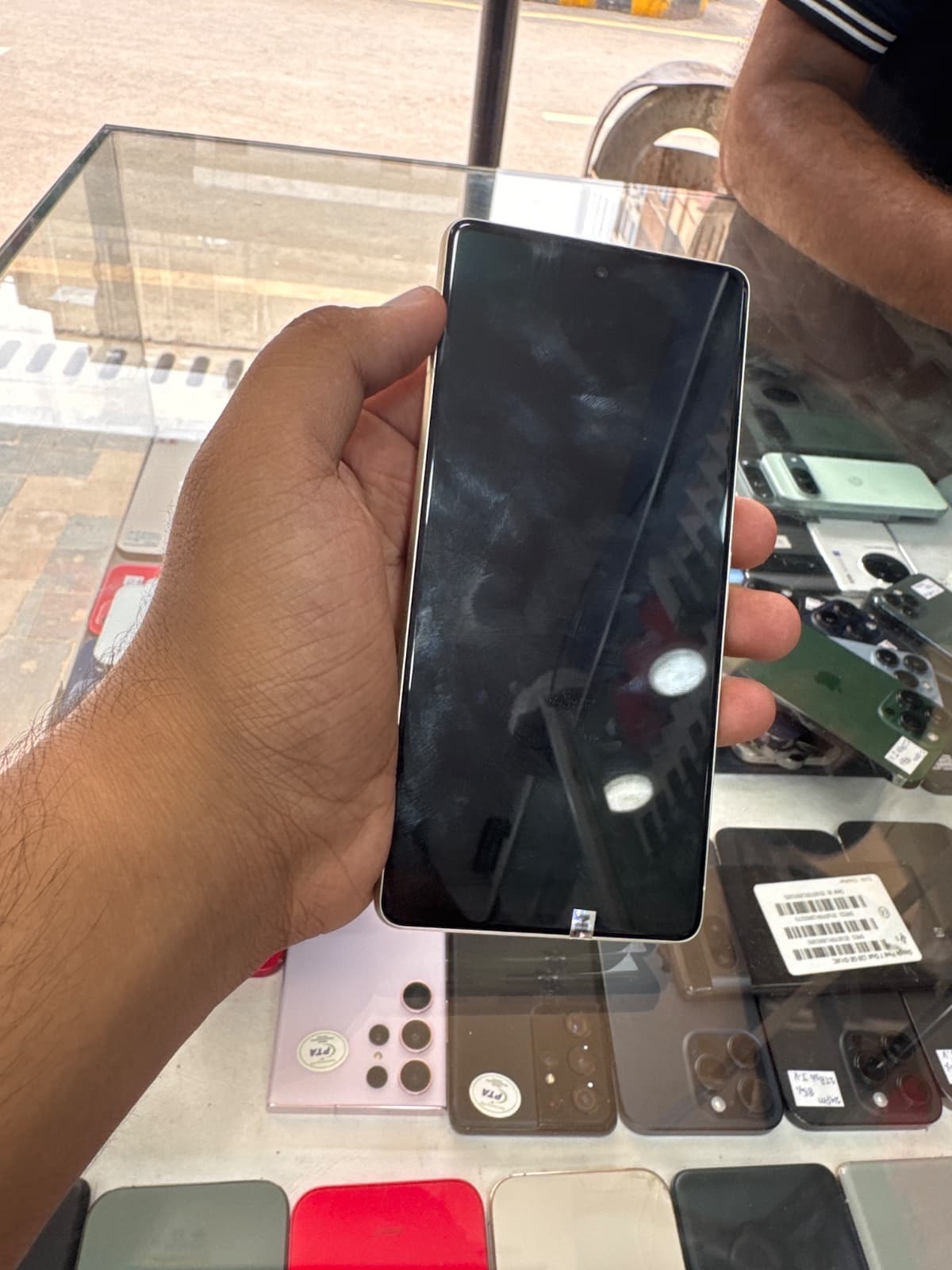 Google Pixel 7 8GB / 128GB in Lemongrass — photo 4
