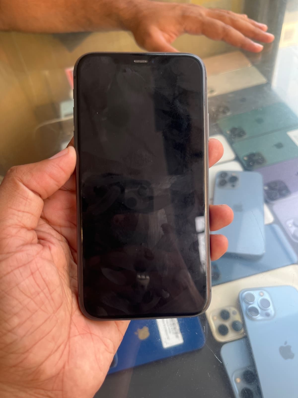 Apple iPhone 11 64GB in Black — photo 2