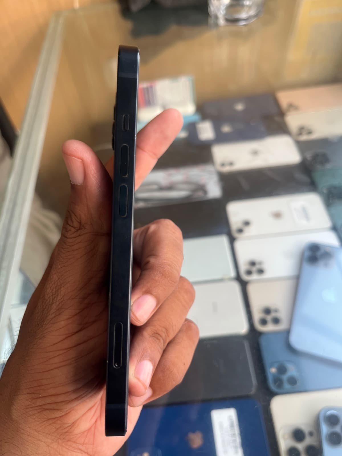 Apple iPhone 13 128GB in Midnight — photo 2