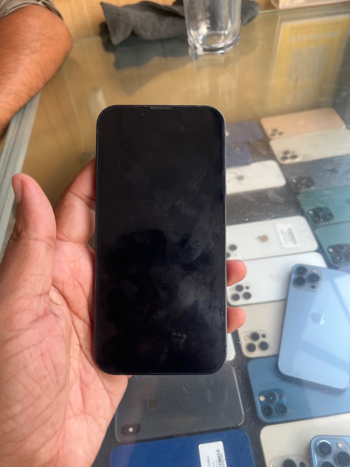 Apple iPhone 13 128GB in Midnight — photo 4