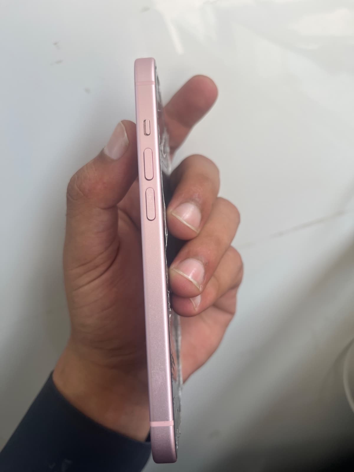 Apple iPhone 15 128GB in Pink — photo 3