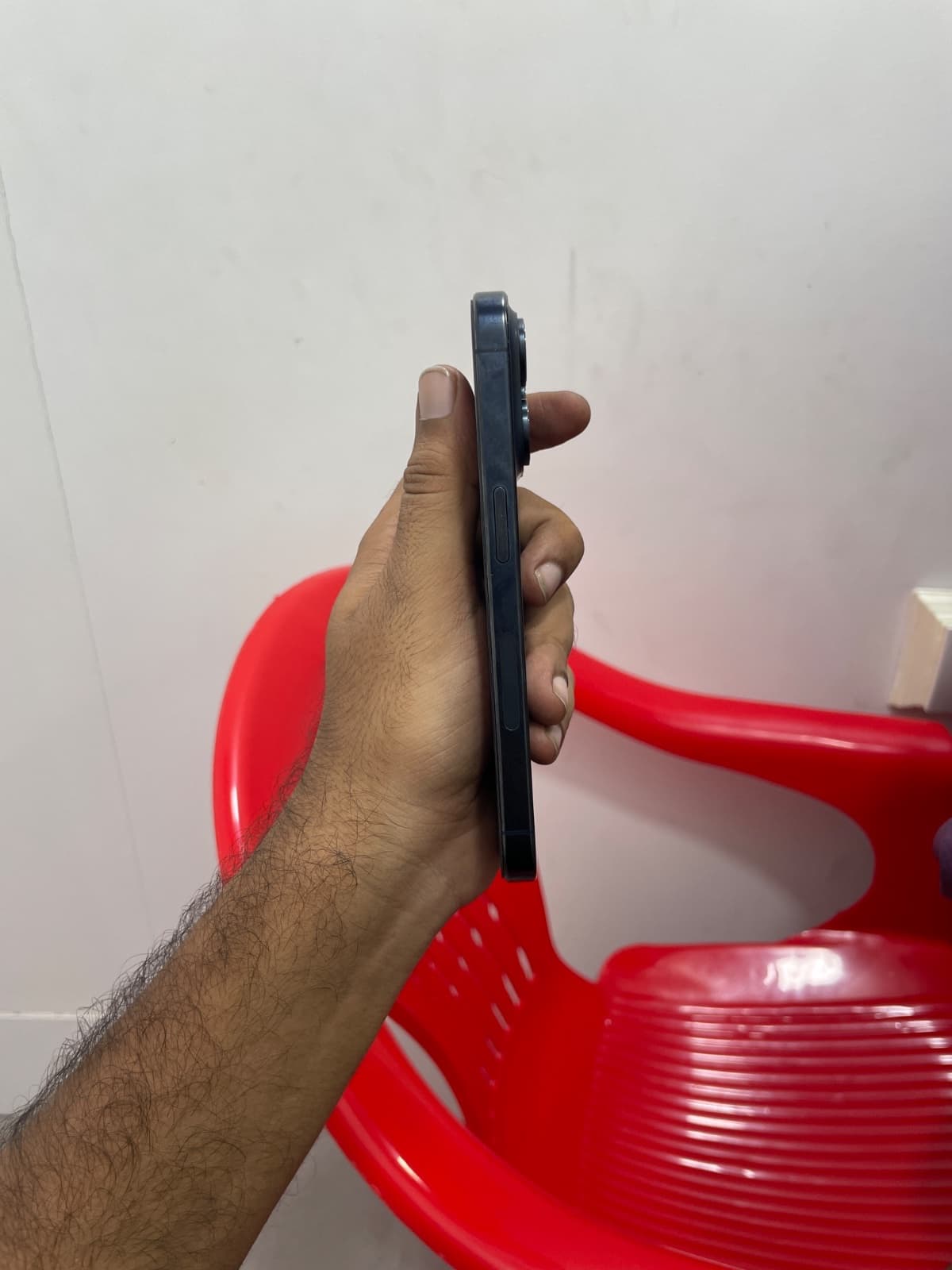 Apple iPhone 15 Pro 128GB in Blue Titanium — photo 3