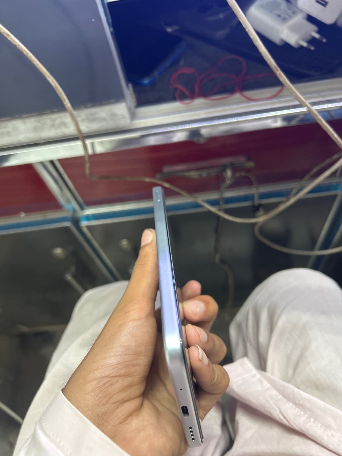 Infinix Hot 70 6GB / 128GB in Silver Dancer — photo 2