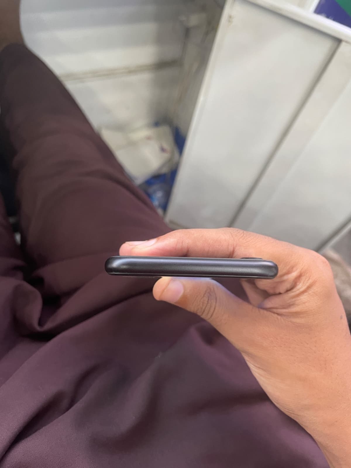 Apple iPhone SE (2020) 64GB in Black — photo 5
