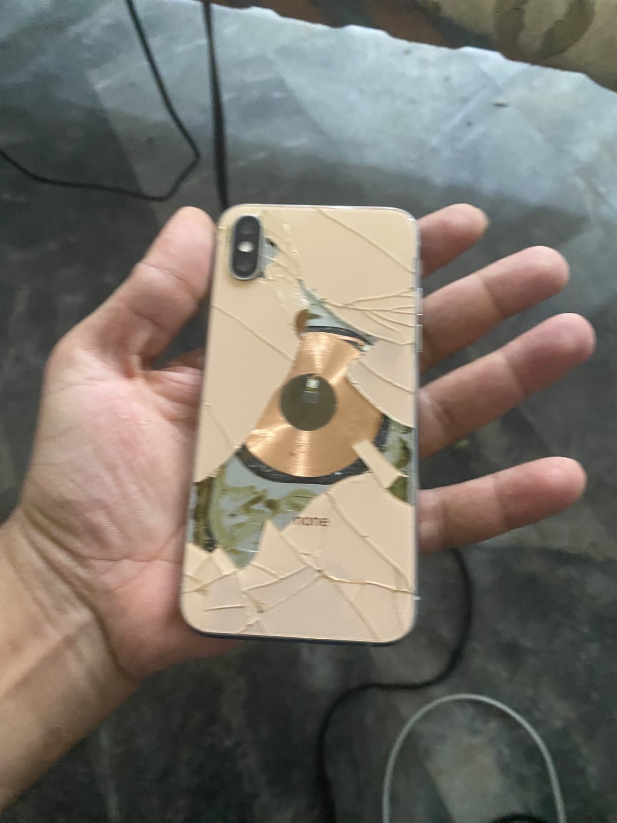 Apple iPhone XS 64GB in Gold — photo 2