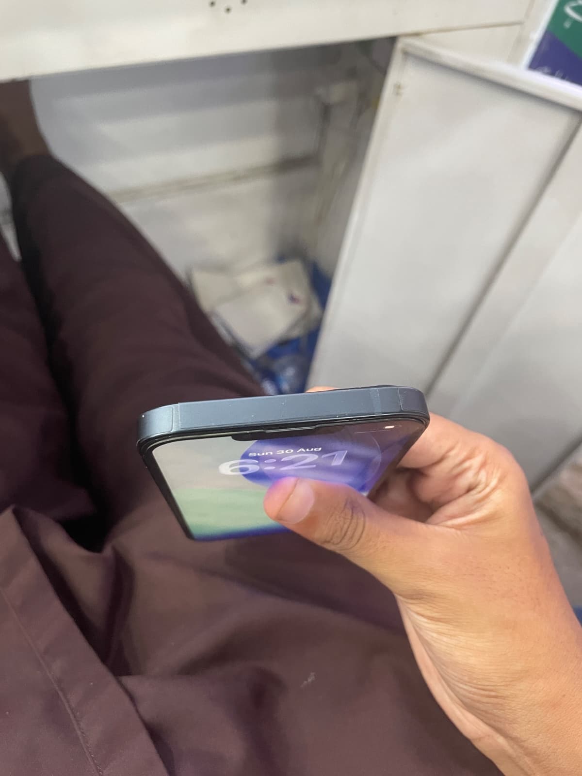 Apple iPhone 13 128GB in Midnight — photo 3