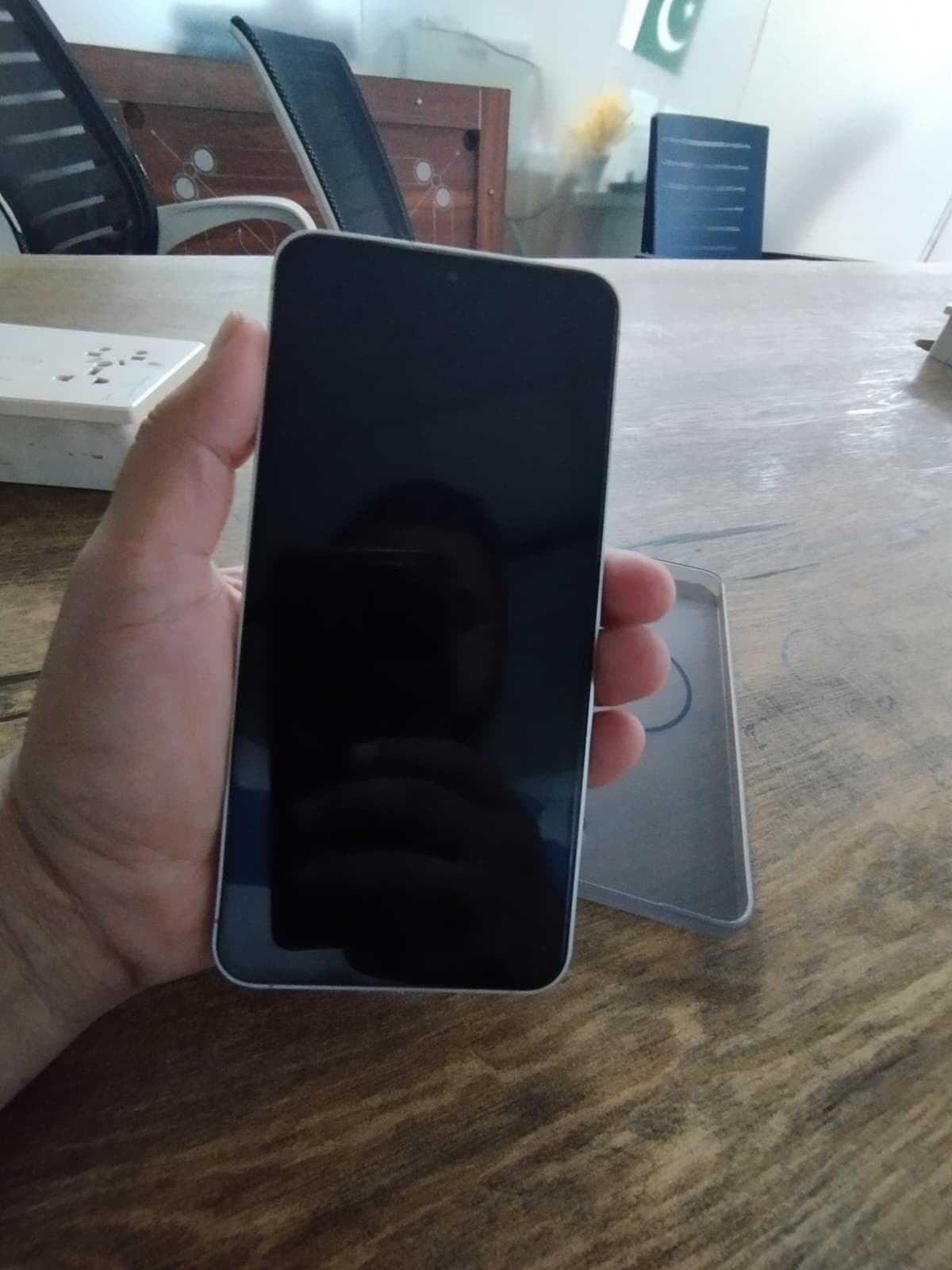 Samsung Galaxy S25 FE 8GB / 256GB in White — photo 2
