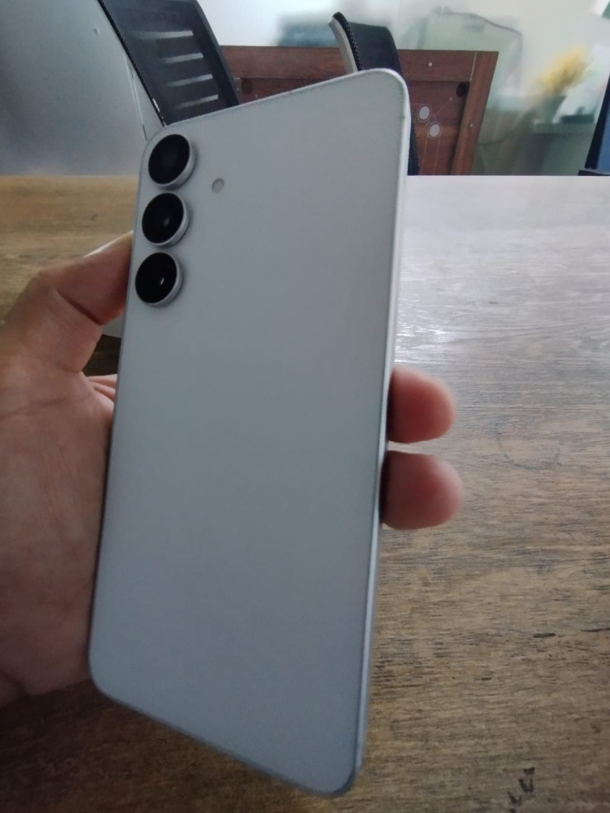 Samsung Galaxy S25 FE 8GB / 256GB in White — photo 4