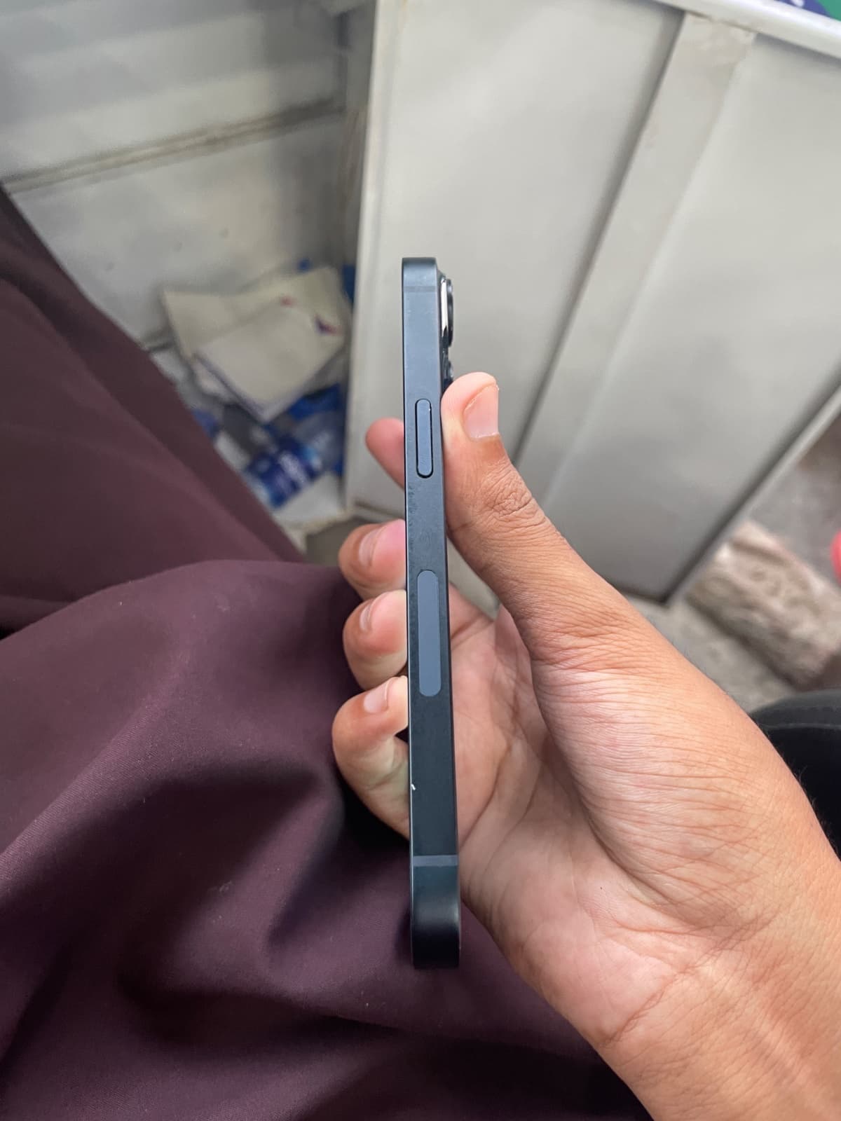 Apple iPhone 14 128GB in Midnight — photo 3
