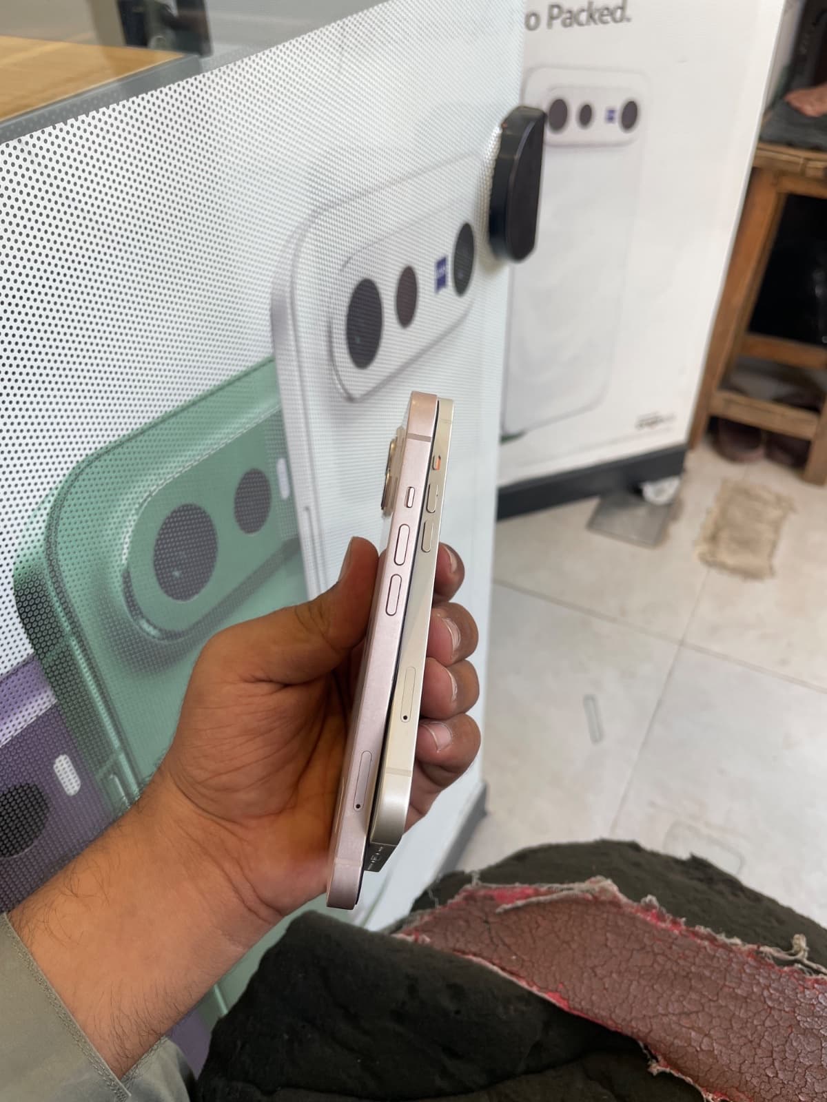Apple iPhone 13 128GB in Starlight — photo 2