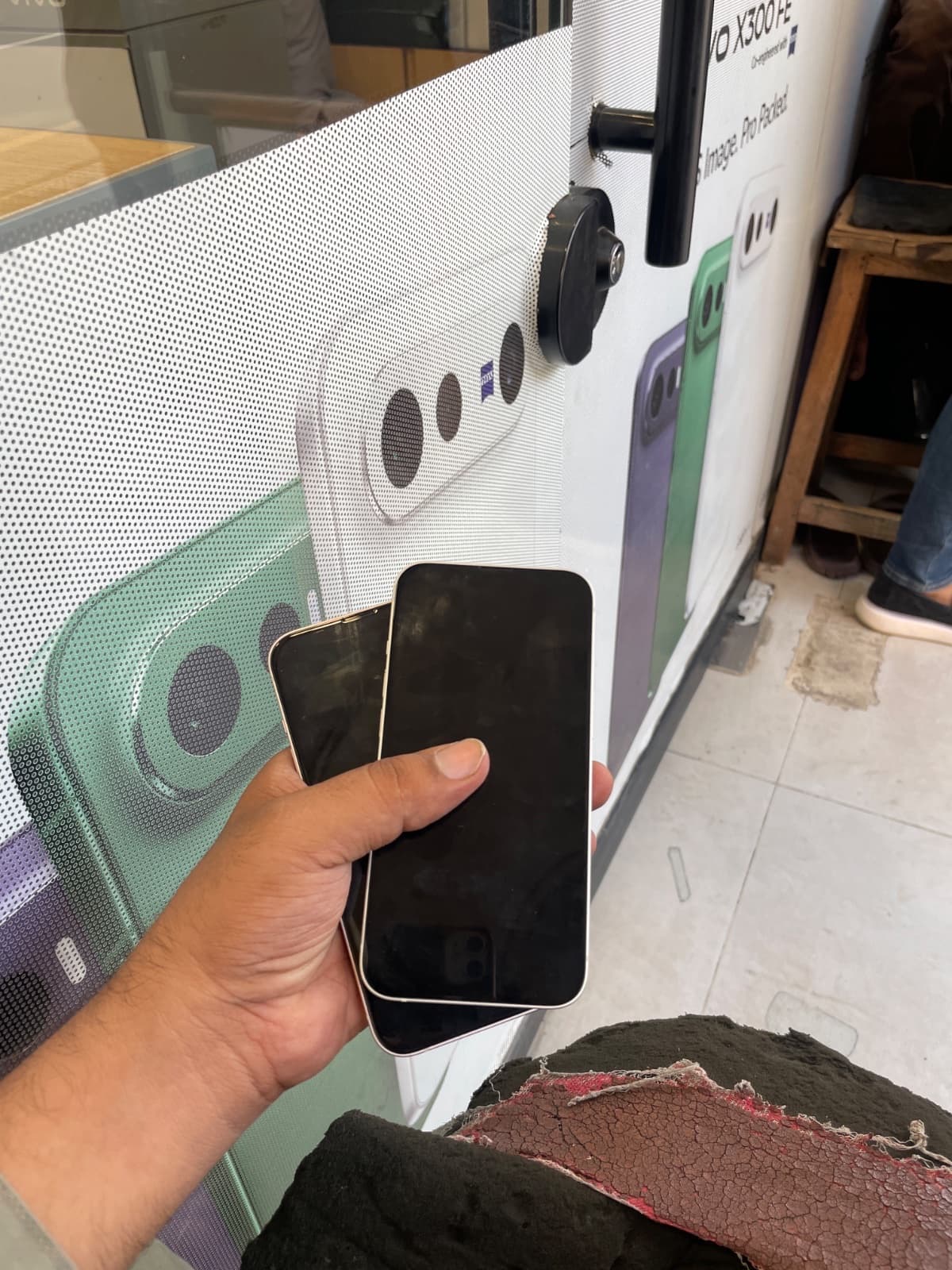 Apple iPhone 13 128GB in Starlight — photo 3