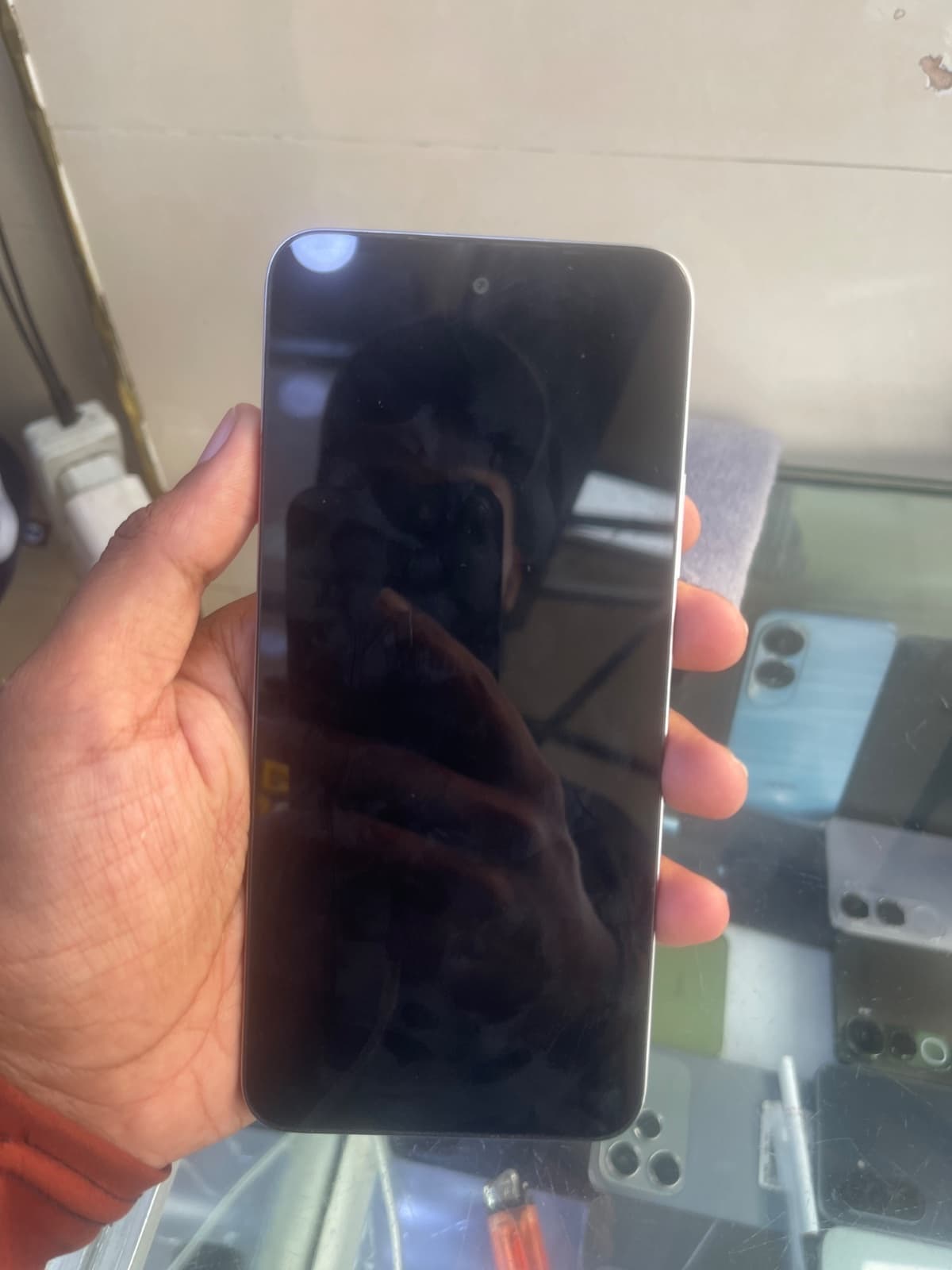 Infinix Hot 60i 6GB / 128GB in Titanium Silver — photo 2