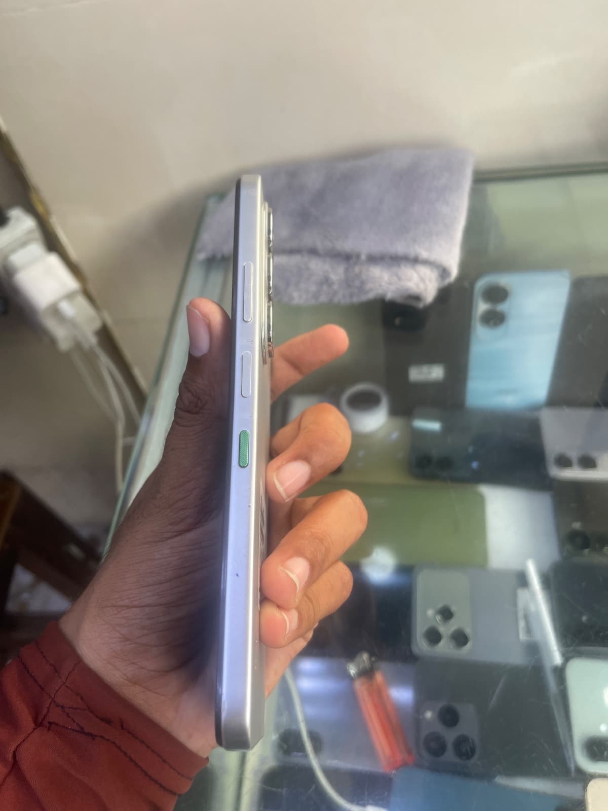 Infinix Hot 60i 6GB / 128GB in Titanium Silver — photo 3