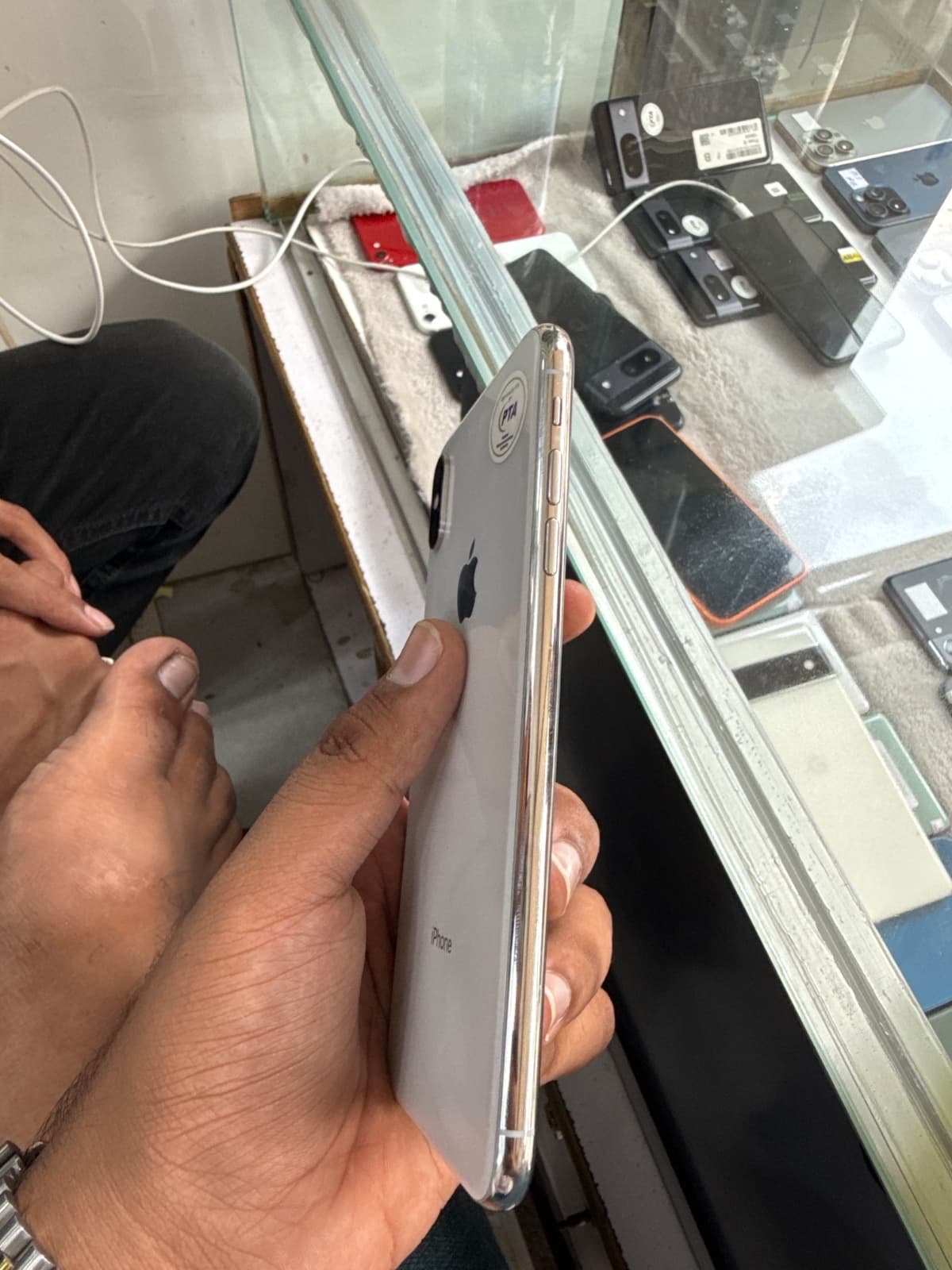 Apple iPhone XS Max 64GB in Silver — photo 2