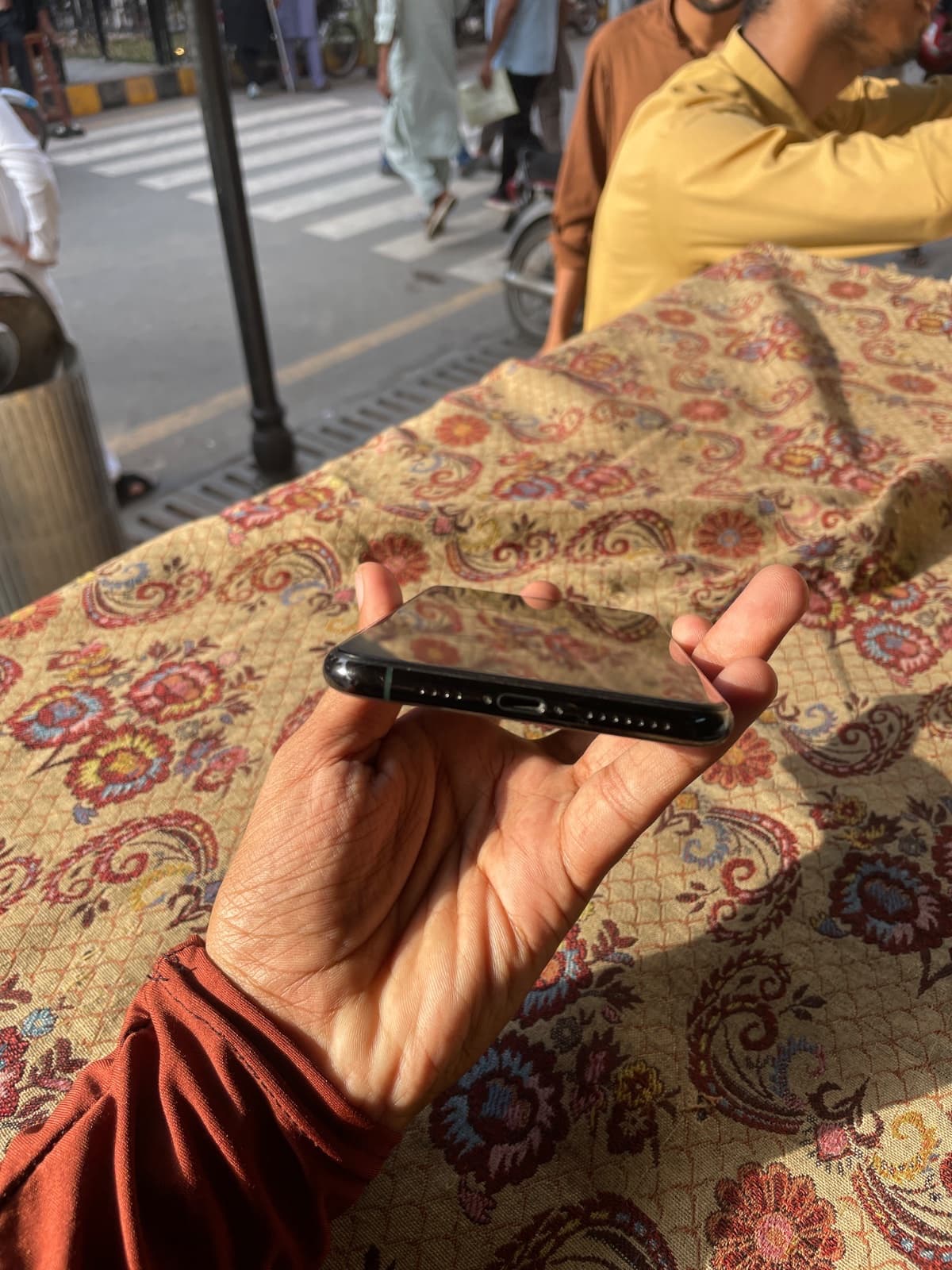 Apple iPhone 11 Pro Max 256GB in Midnight Green — photo 3