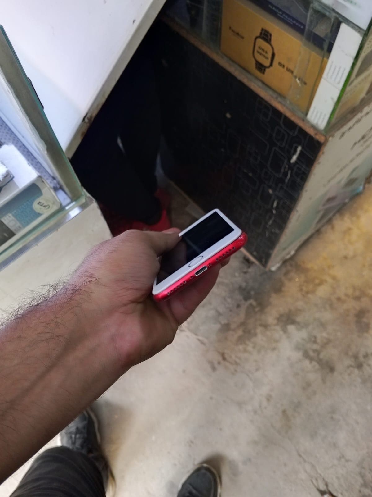 Apple iPhone 8 64GB in (PRODUCT)RED — photo 4