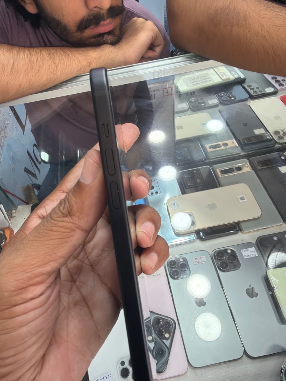 Apple iPhone 15 Plus 128GB in Black — photo 3