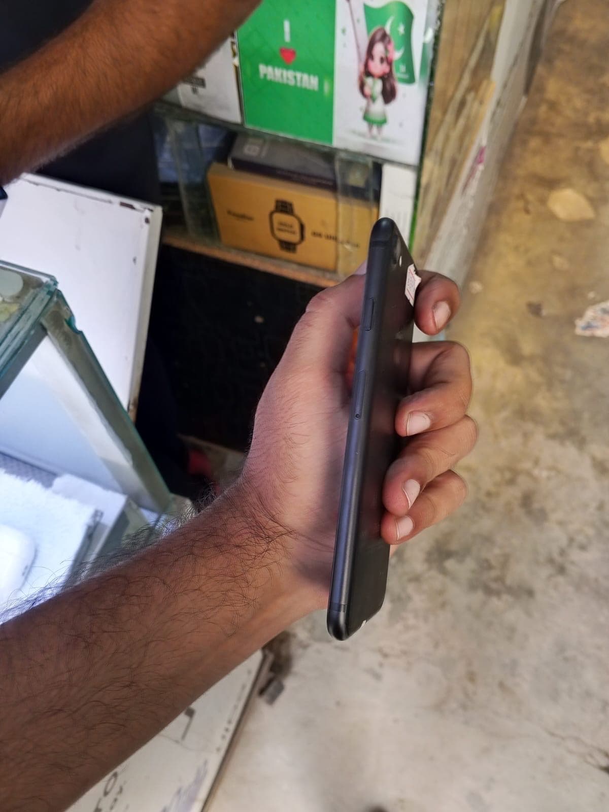 Apple iPhone 7 32GB in Black — photo 4