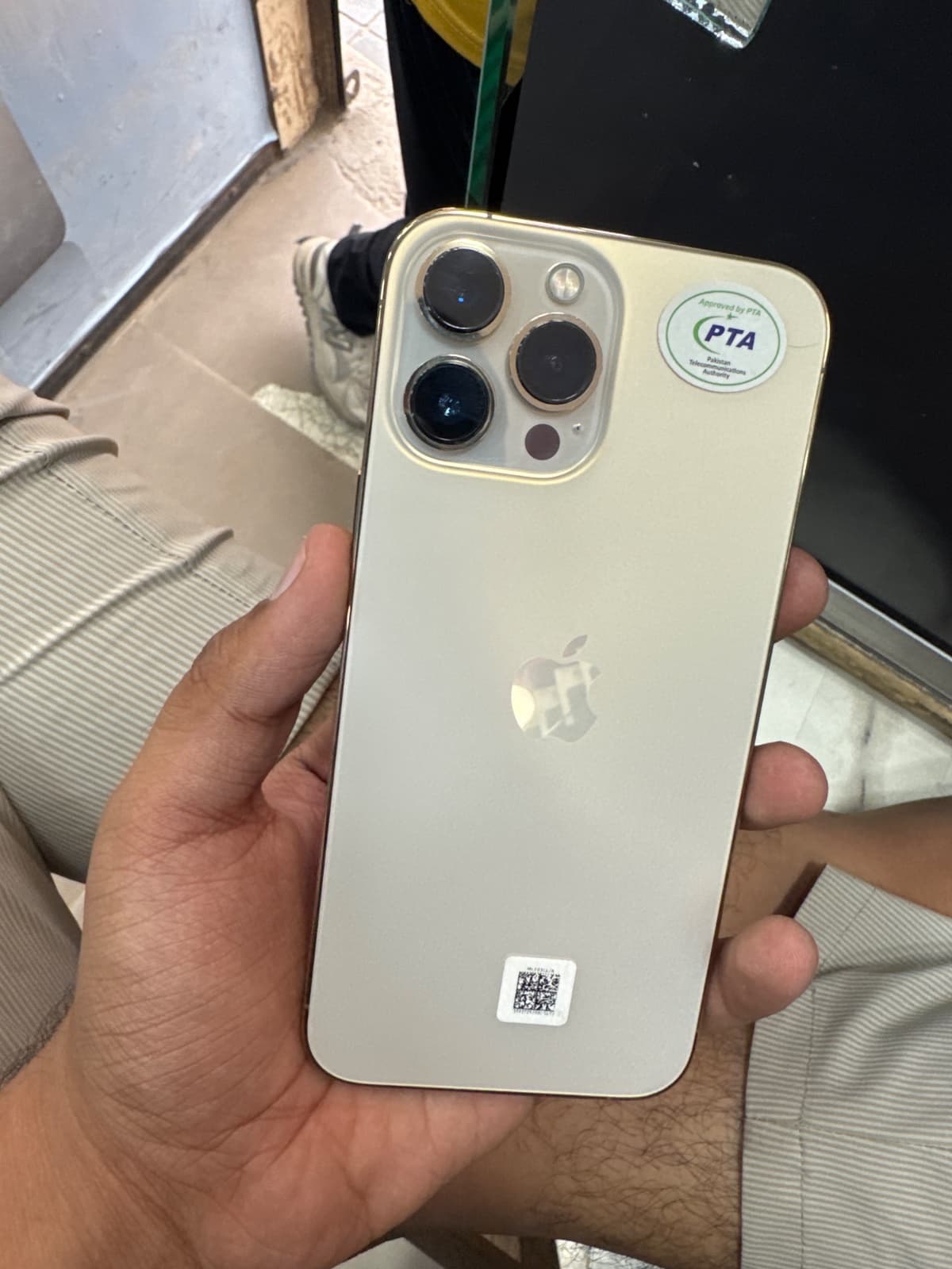 Apple iPhone 13 Pro Max 256GB in Gold — photo 1