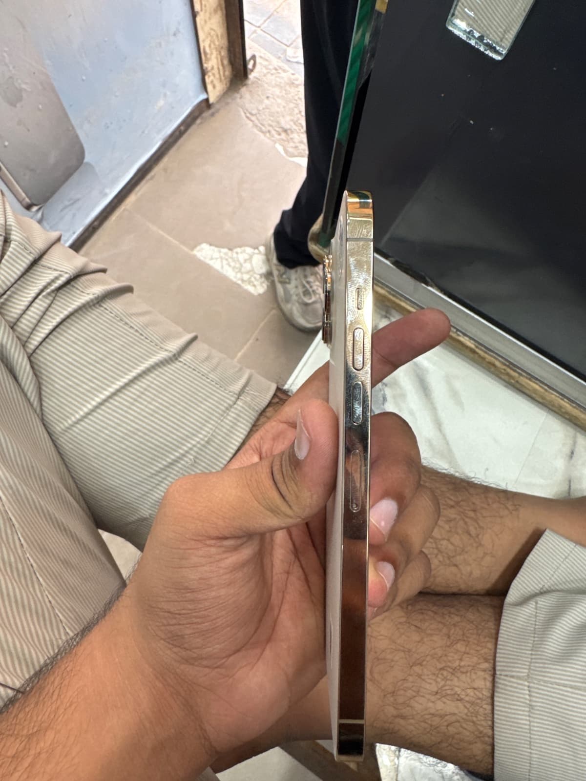 Apple iPhone 13 Pro Max 256GB in Gold — photo 3