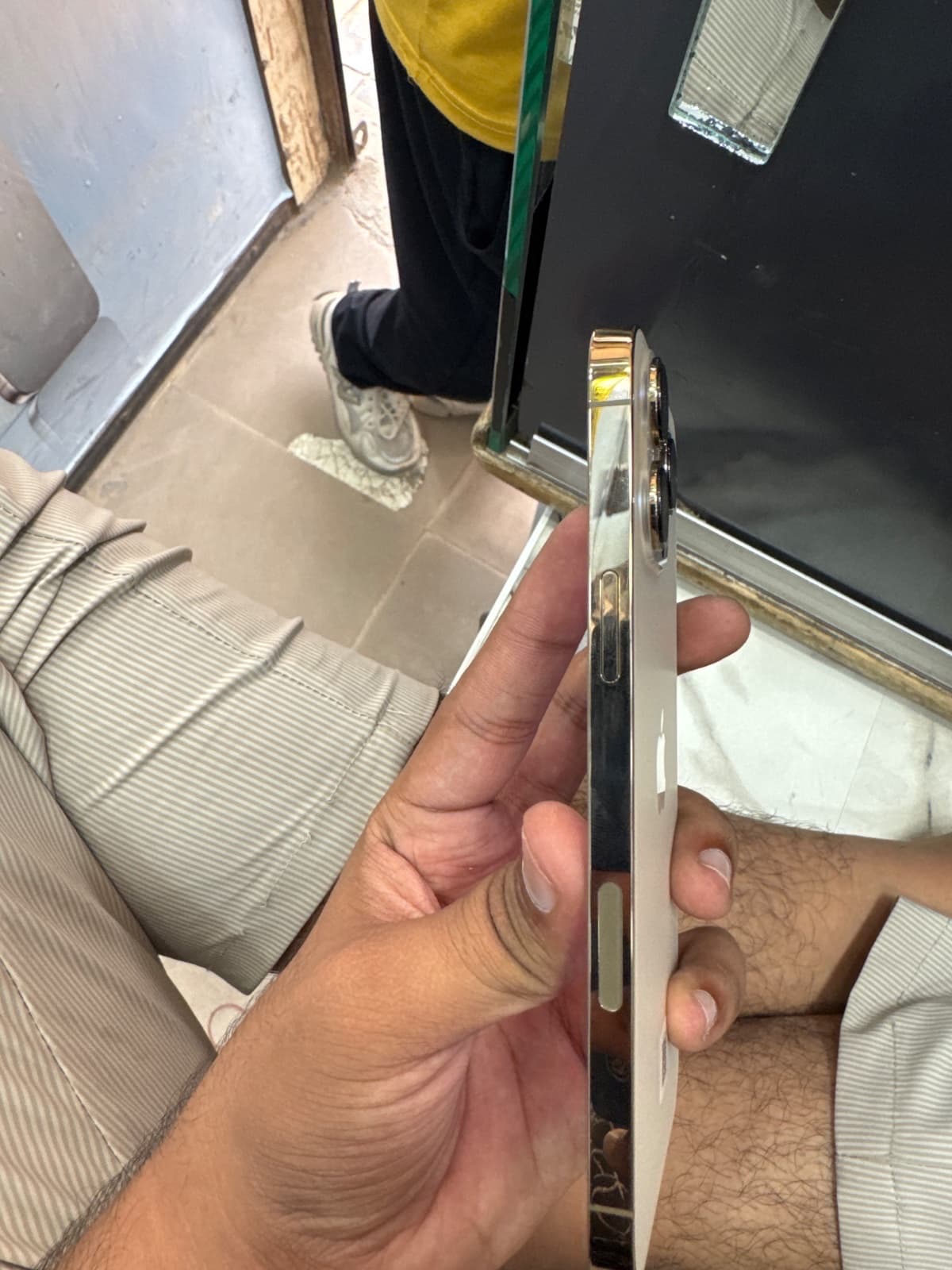 Apple iPhone 13 Pro Max 256GB in Gold — photo 2