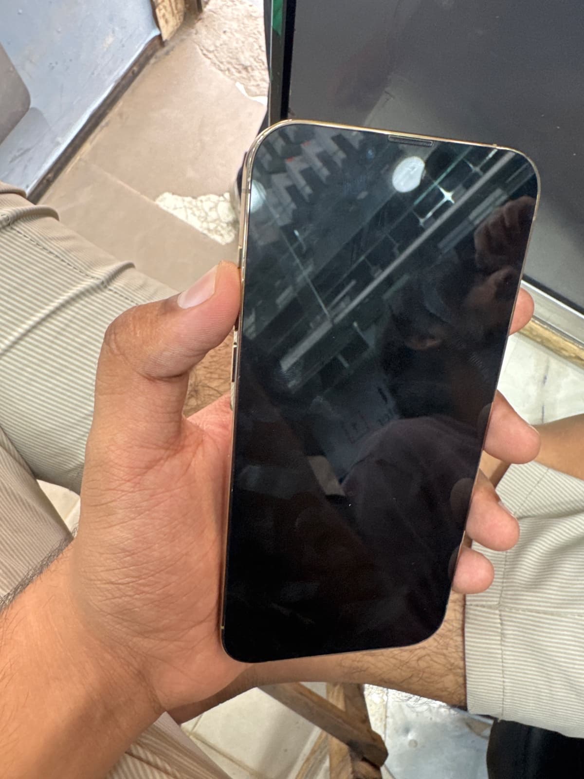 Apple iPhone 13 Pro Max 256GB in Gold — photo 4