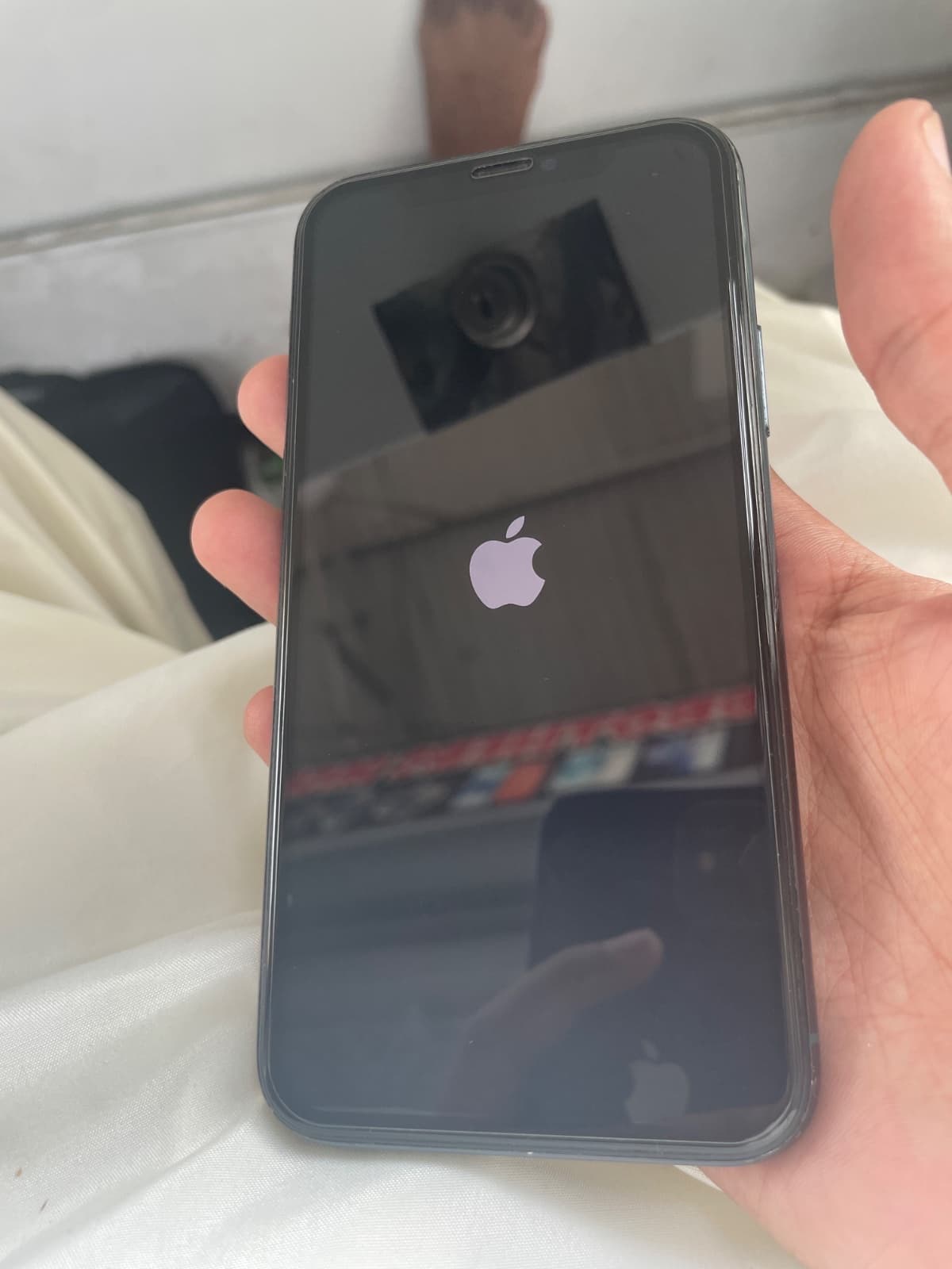 Apple iPhone 11 Pro 64GB in Midnight Green — photo 4